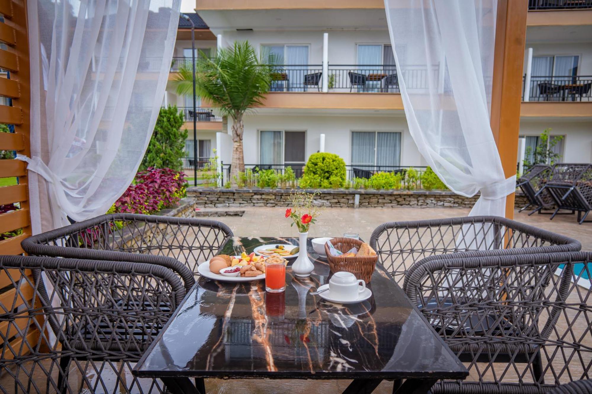 โฮเต็ล เล้คฟร้อนท์ Hotel โพคารา ภายนอก รูปภาพ
