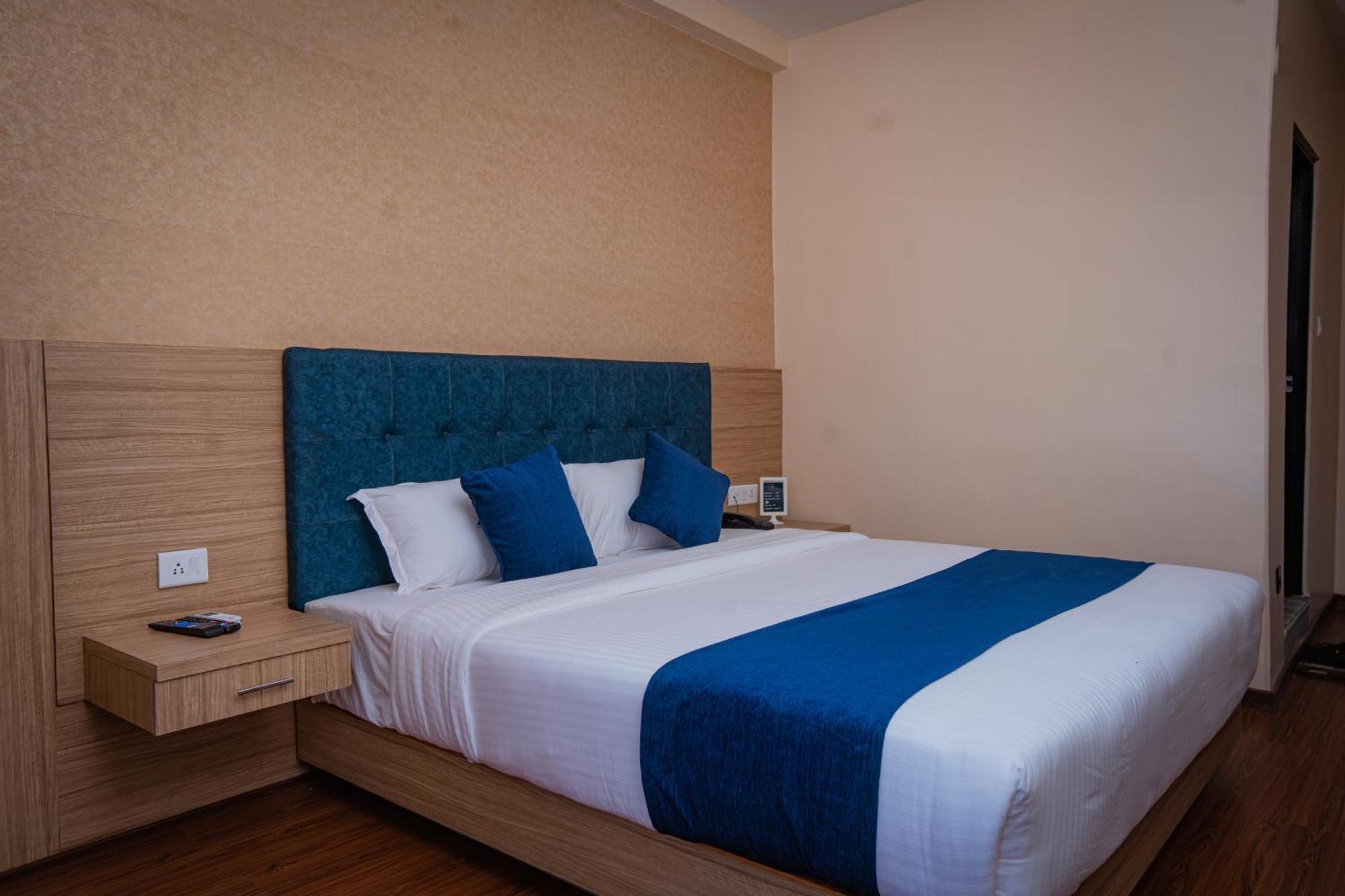 โฮเต็ล เล้คฟร้อนท์ Hotel โพคารา ภายนอก รูปภาพ