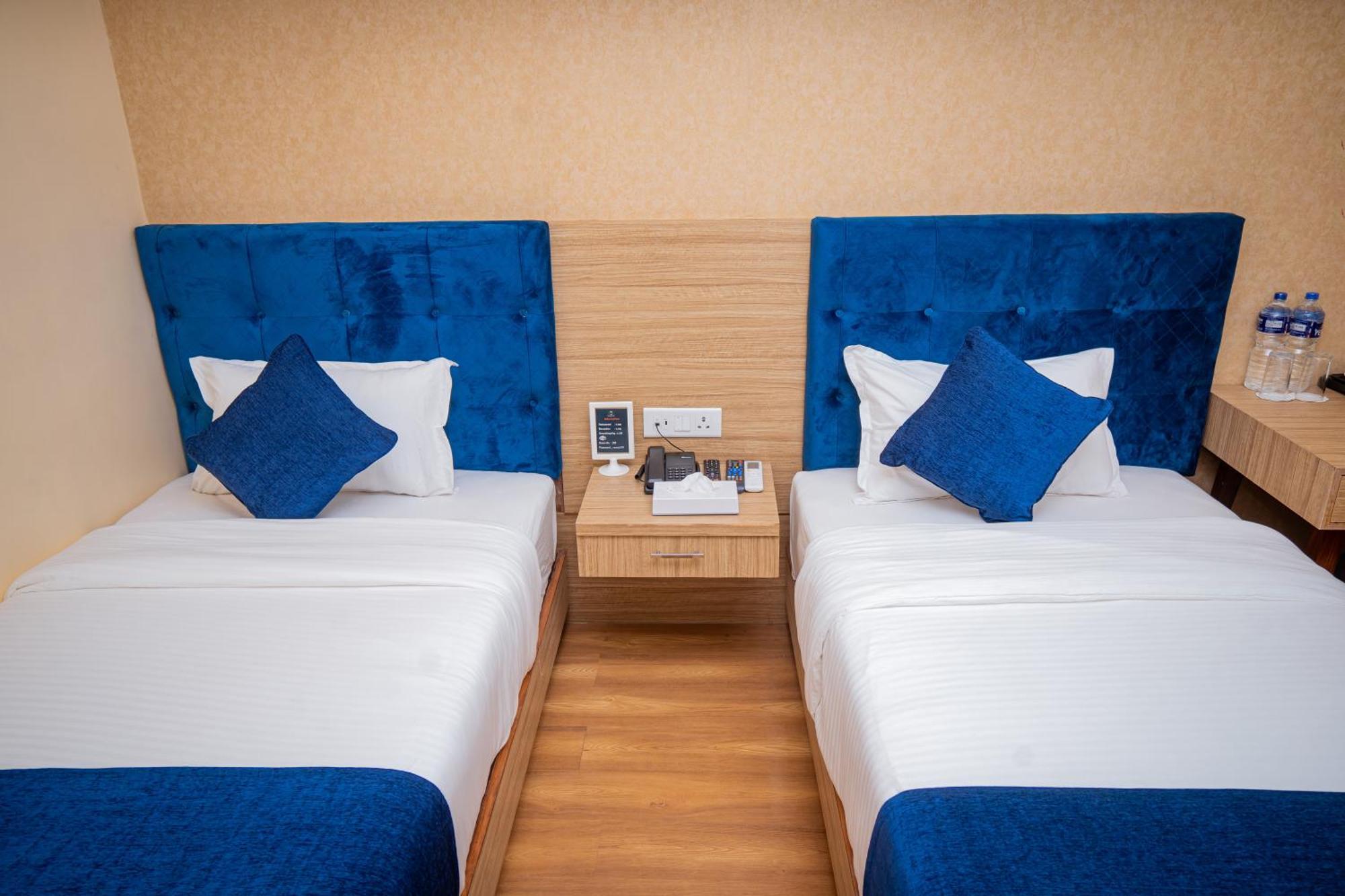 โฮเต็ล เล้คฟร้อนท์ Hotel โพคารา ภายนอก รูปภาพ