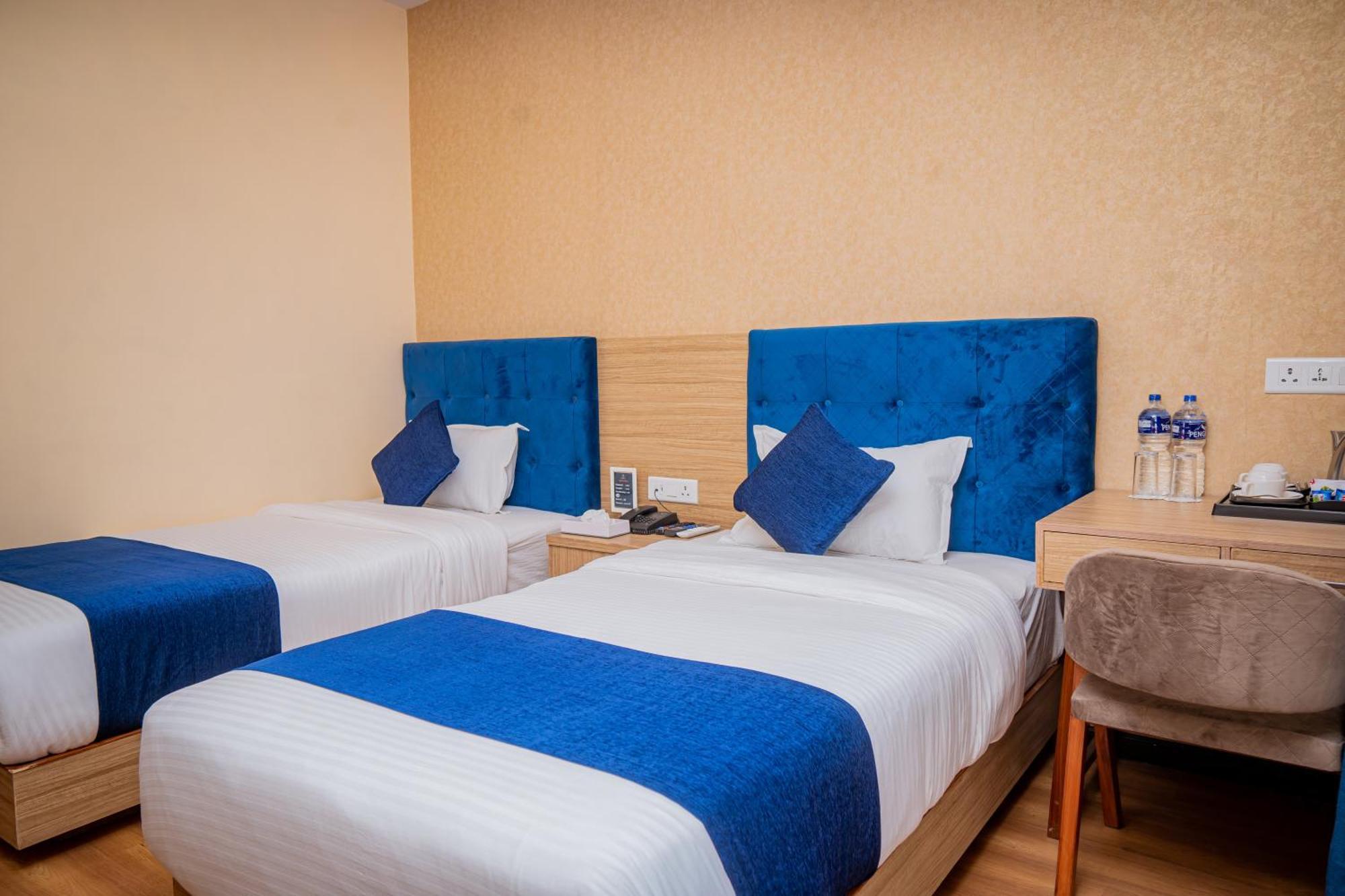 โฮเต็ล เล้คฟร้อนท์ Hotel โพคารา ภายนอก รูปภาพ