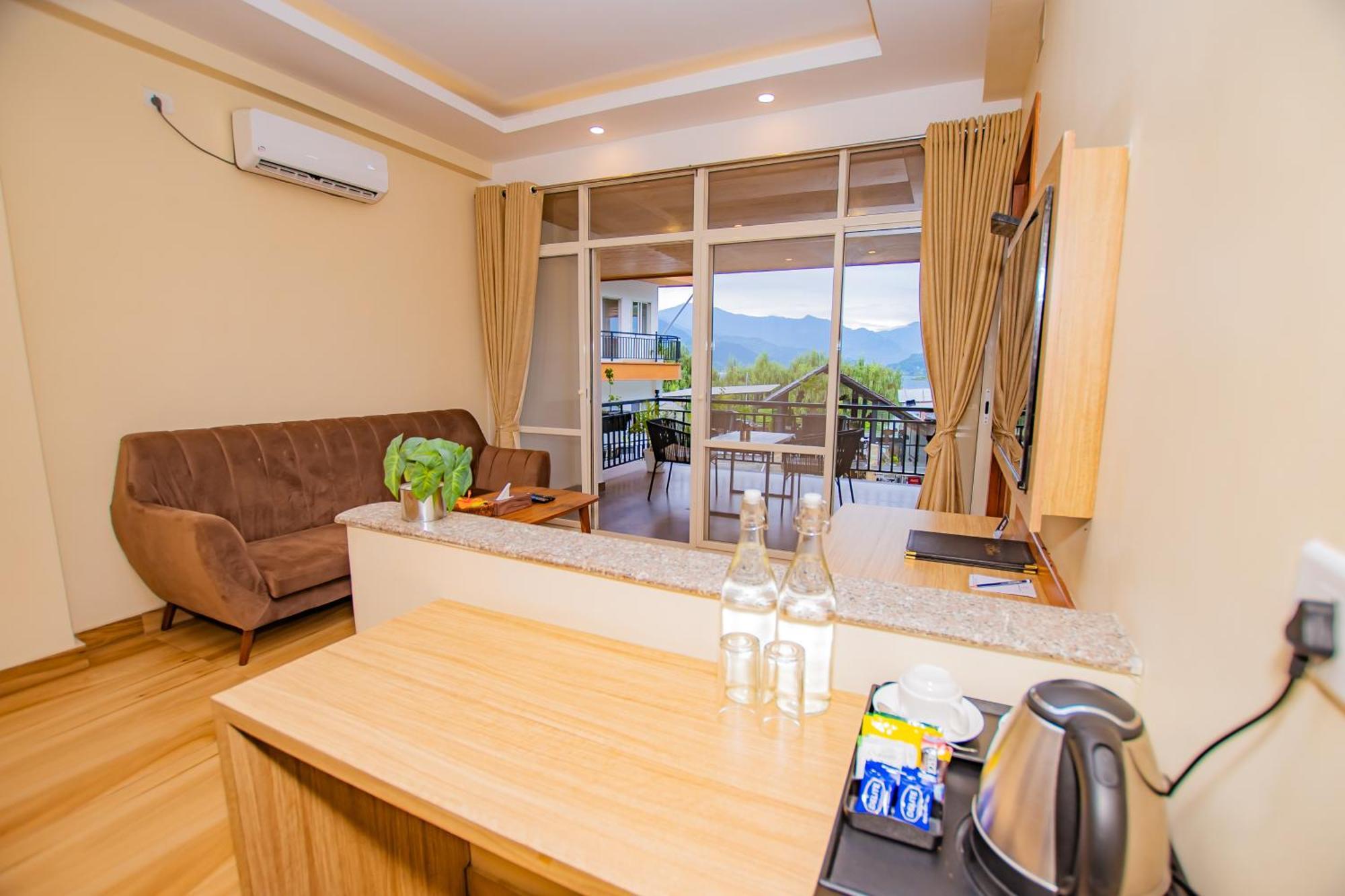 โฮเต็ล เล้คฟร้อนท์ Hotel โพคารา ภายนอก รูปภาพ